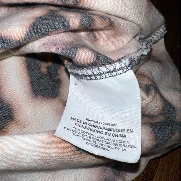 Nike Sportswear Gray & Cream Acid Wash Pattern Short Sleeve Logo Shirt Size XL - Picture 7 of 8